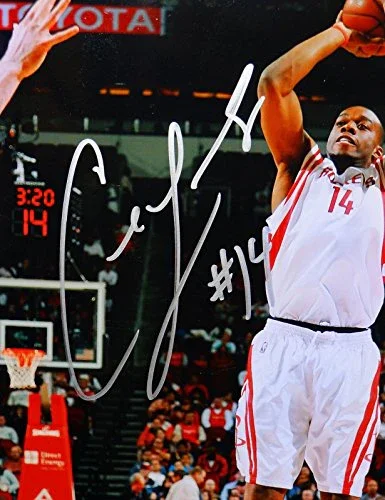 Carl Landry Autographed 8x10 Shooting Photo- TriStar Authenticated - Image 2