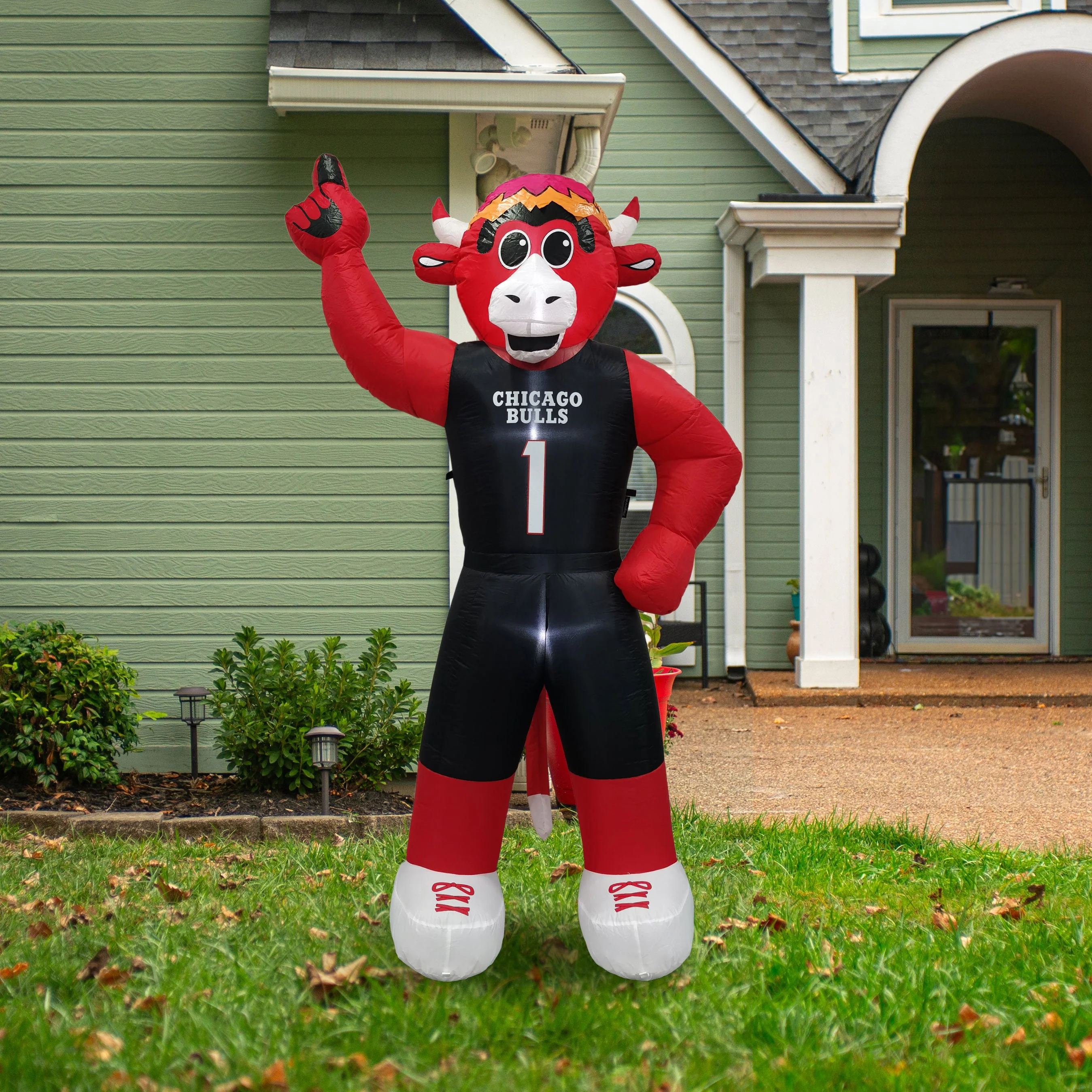 Chicago Bulls 7ft Yard Inflatable Mascot - Image 4