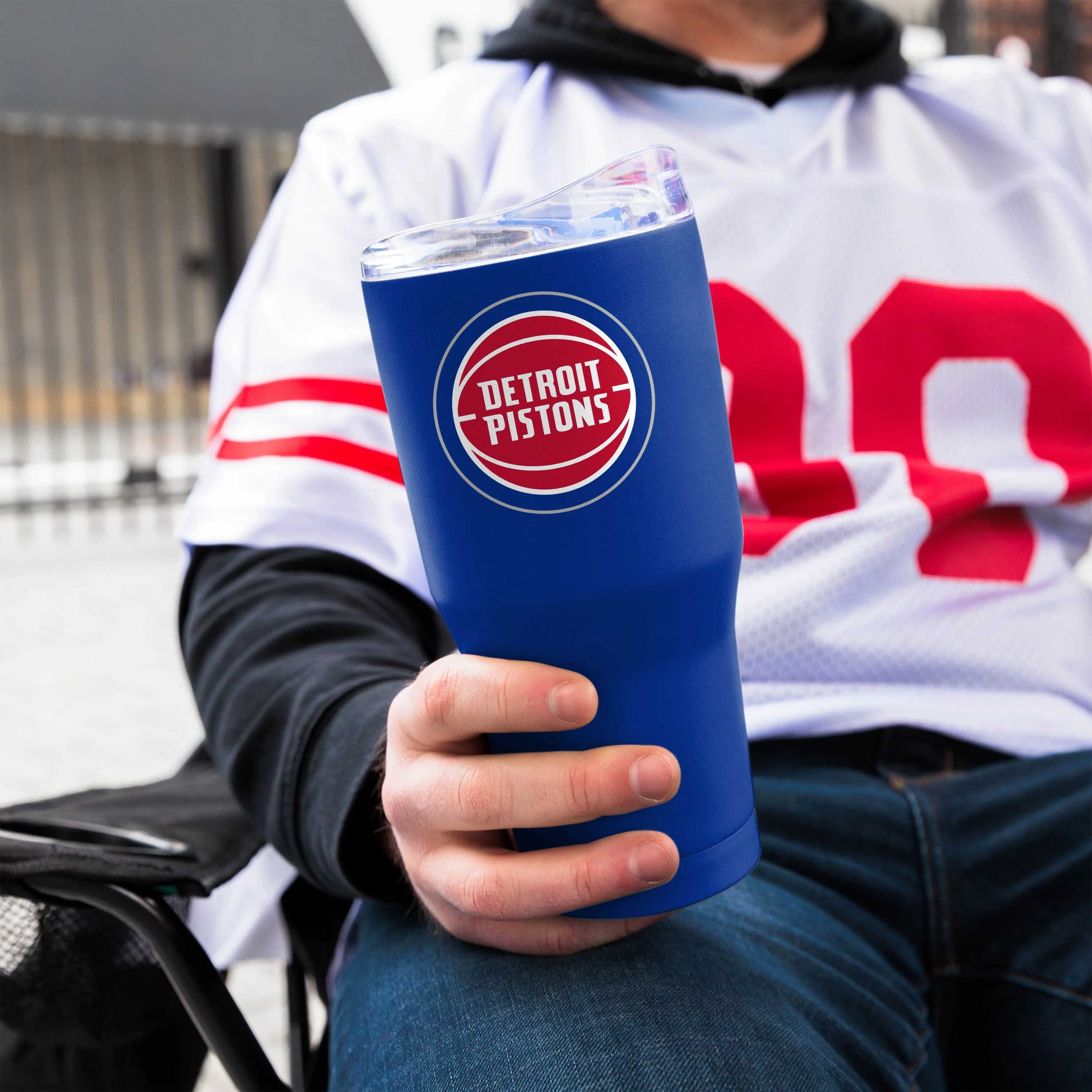 Detroit Pistons 30oz Flipside Powder Coat Tumbler - Image 4