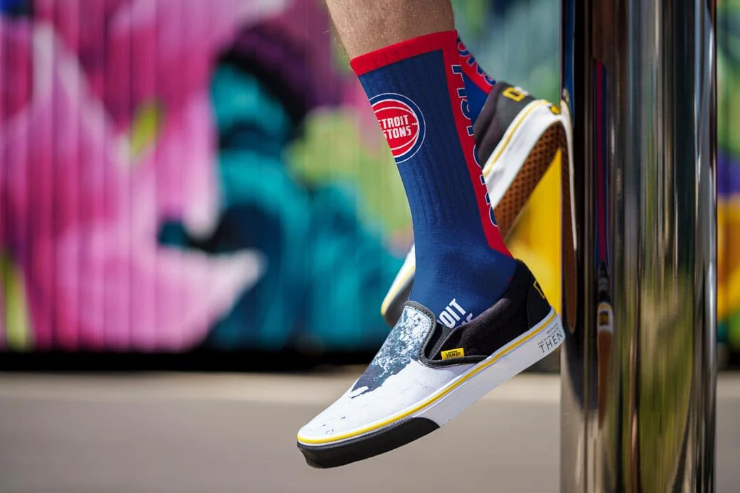 For Bare Feet NBA DETROIT PISTONS MVP Crew Sock Team Color Large - Image 3
