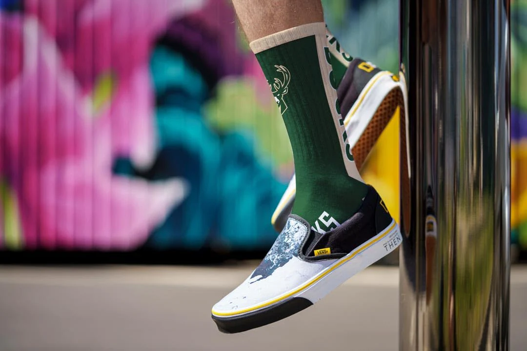 For Bare Feet NBA MILWAUKEE BUCKS MVP Crew Sock Team Color Large - Image 3