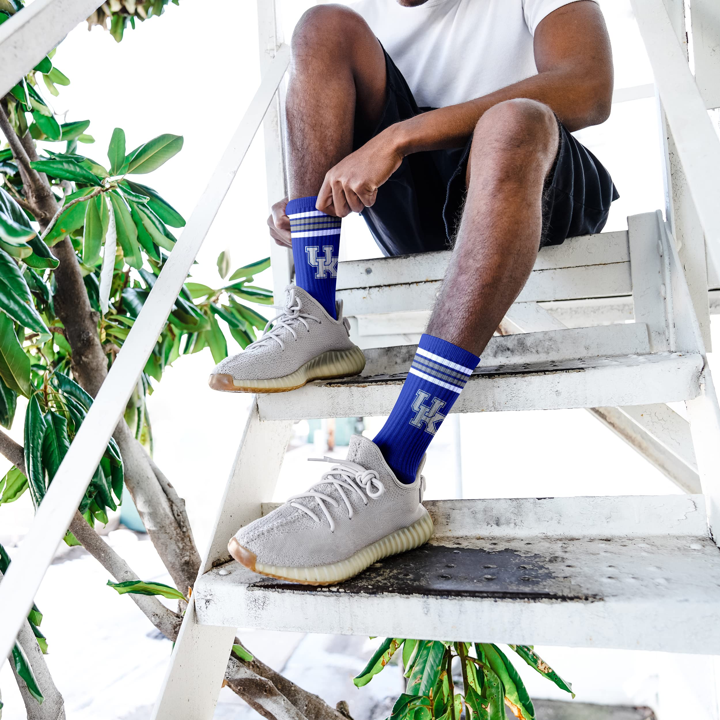For Bare Feet NCAA Kentucky Wildcats 4 Stripe Deuce Crew Sock Team Color MEDIUM - Image 4