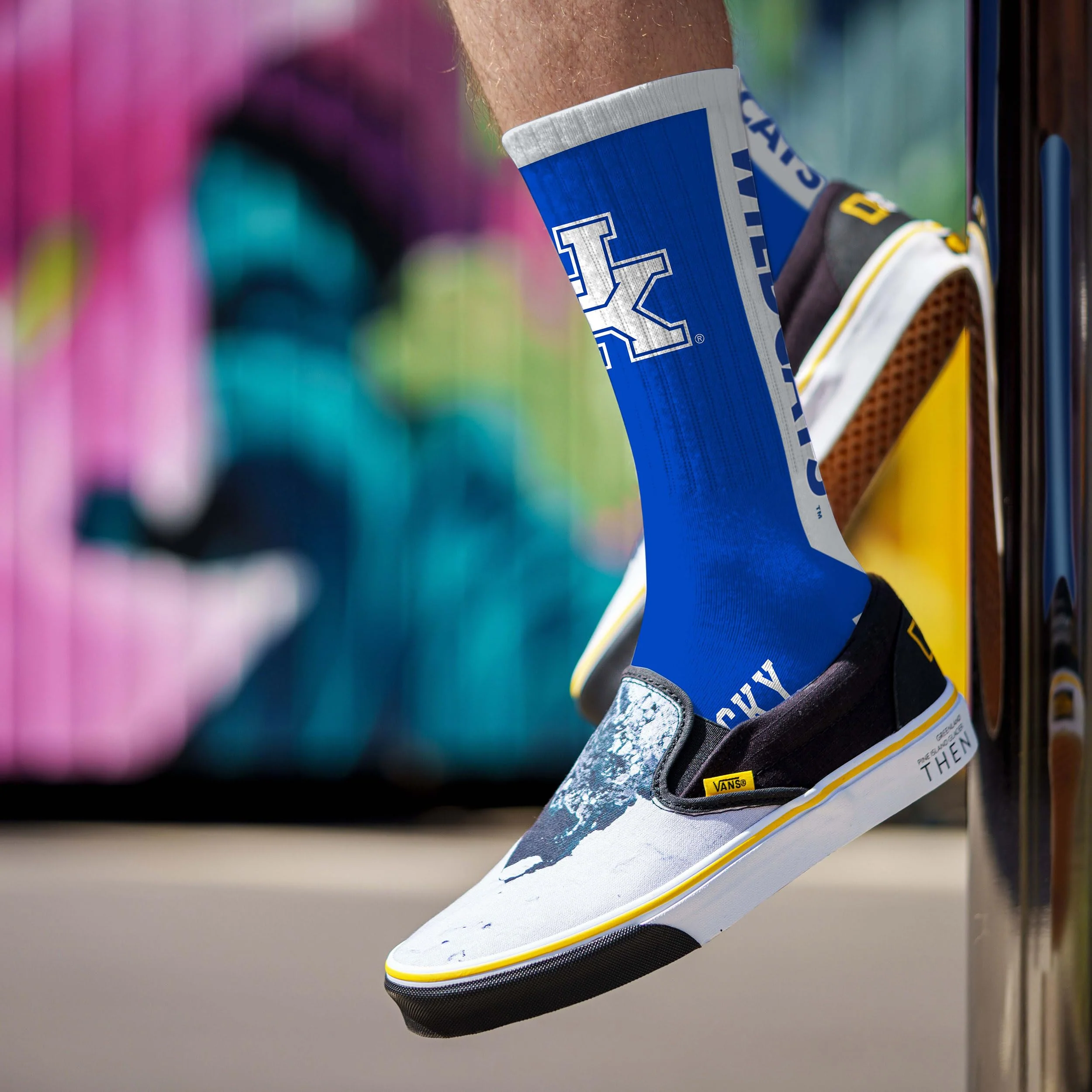 For Bare Feet NCAA KENTUCKY WILDCATS MVP Crew Sock Team Color Large - Image 3