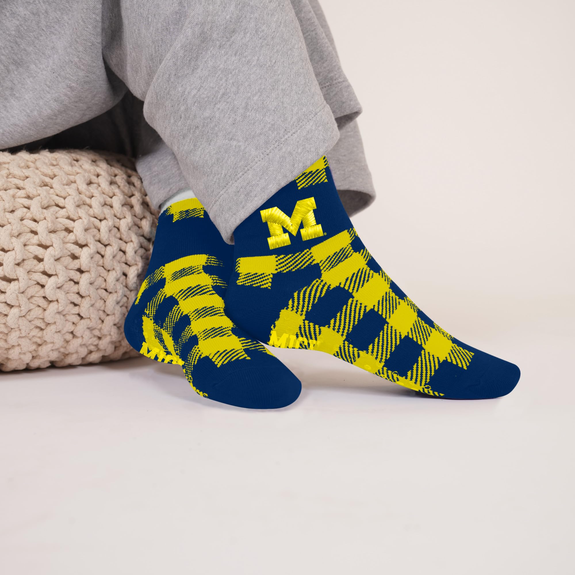 For Bare Feet NCAA MICHIGAN WOLVERINES Cozy Buff Plush Cabin Sock Team Color OSFM - Image 2