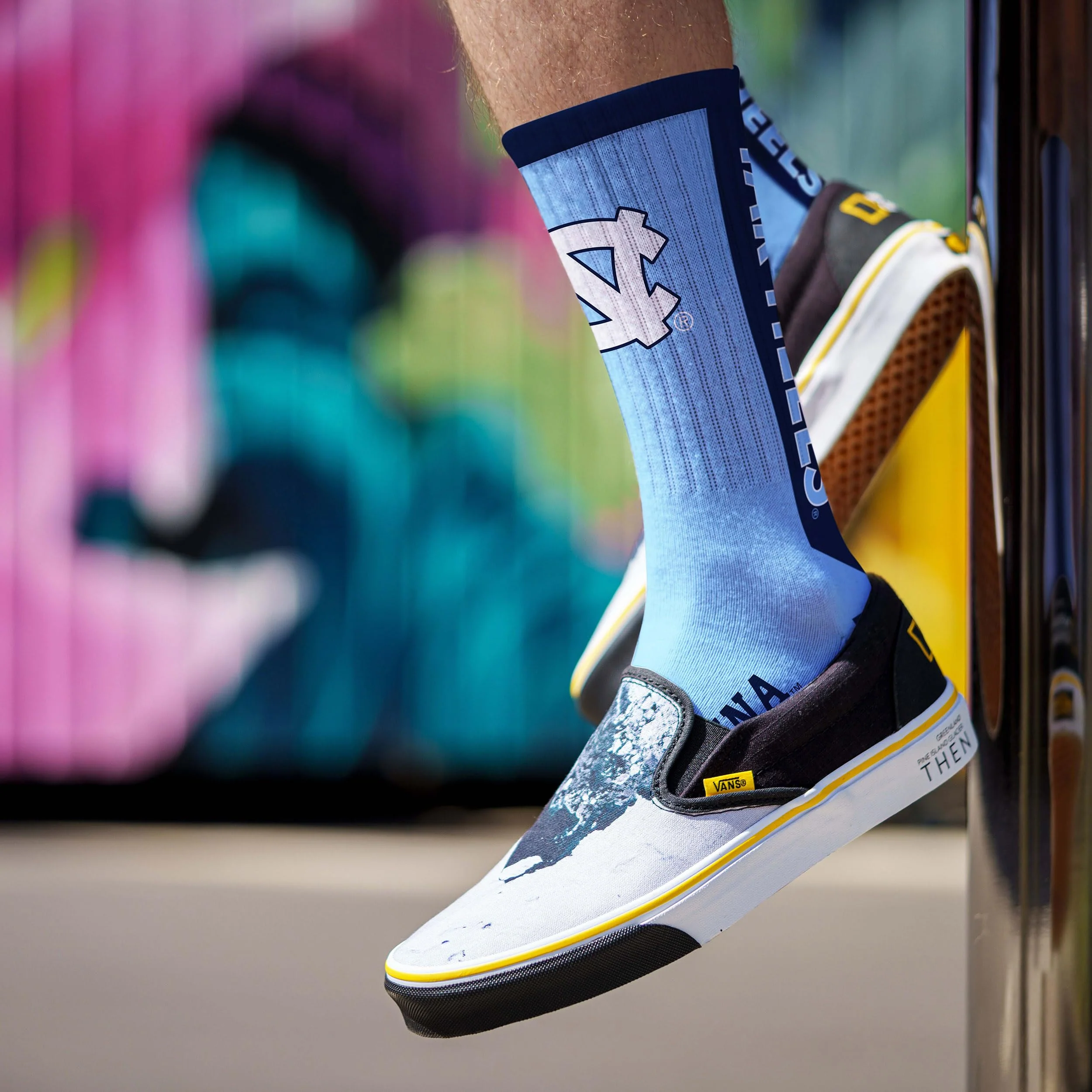 For Bare Feet NCAA NORTH CAROLINA TARHEELS MVP Crew Sock Team Color Large - Image 3