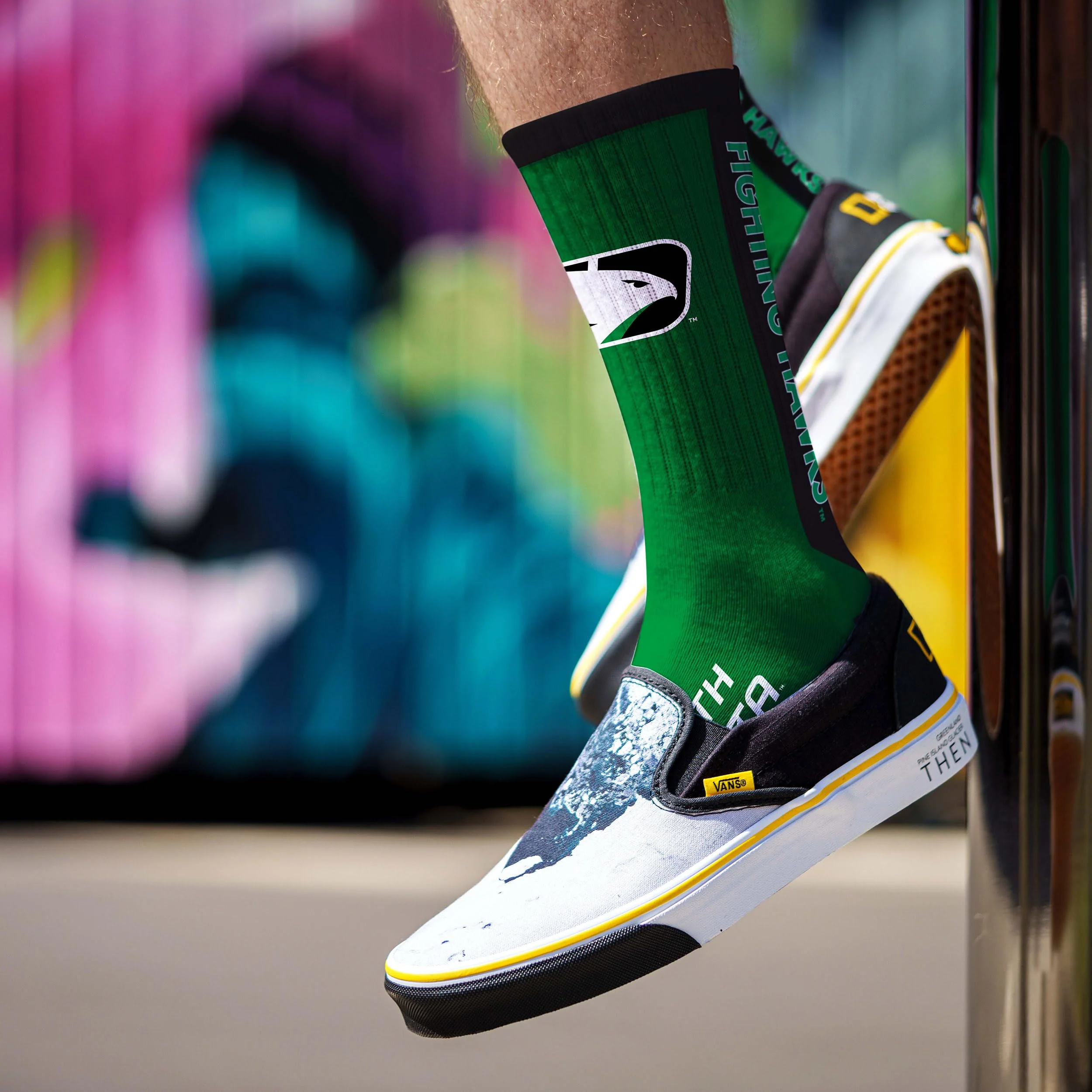 For Bare Feet NCAA NORTH DAKOTA FIGHTING HAWKS MVP Crew Sock Team Color Large - Image 3