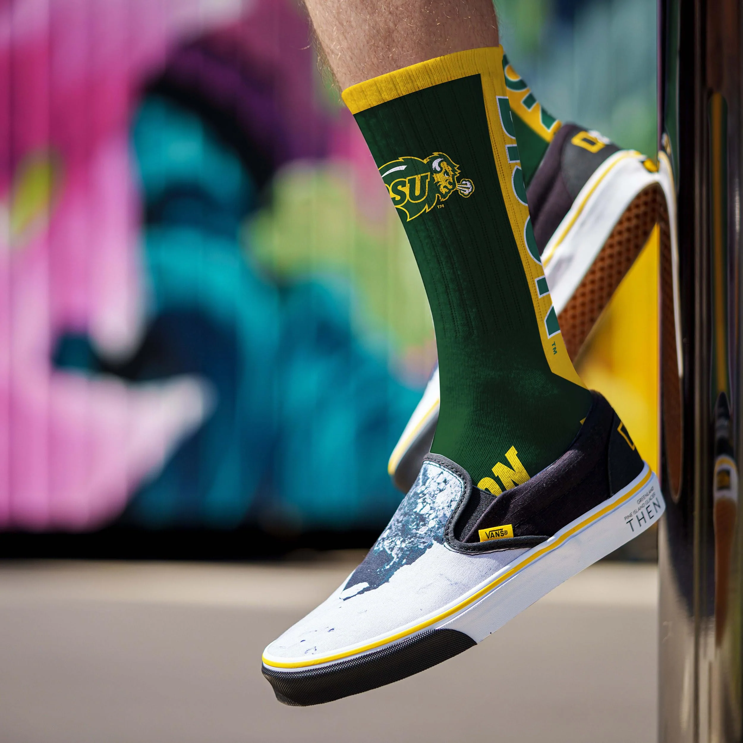 For Bare Feet NCAA NORTH DAKOTA STATE BISON MVP Crew Sock Team Color Large - Image 3