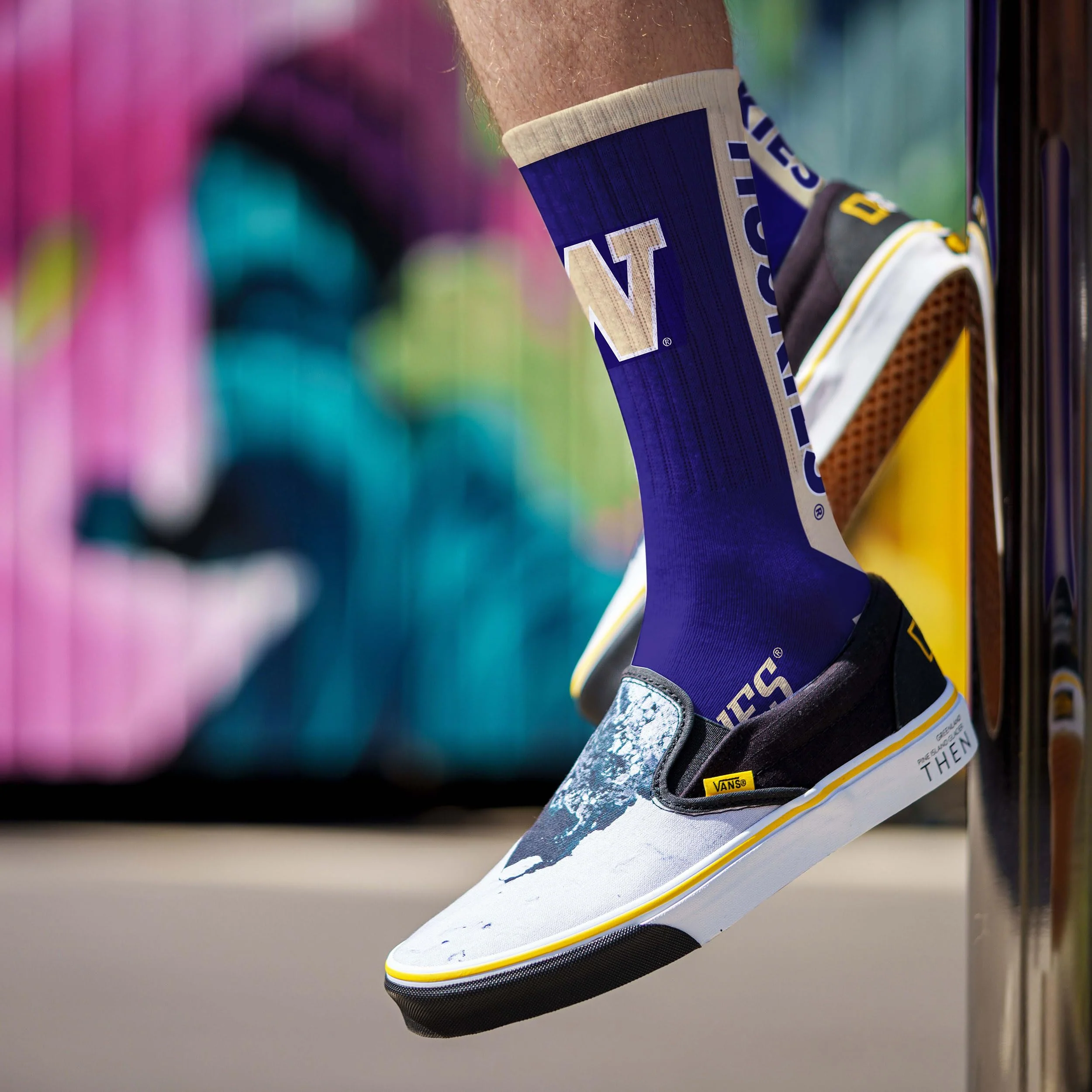 For Bare Feet NCAA WASHINGTON HUSKIES MVP Crew Sock Team Color Large - Image 3