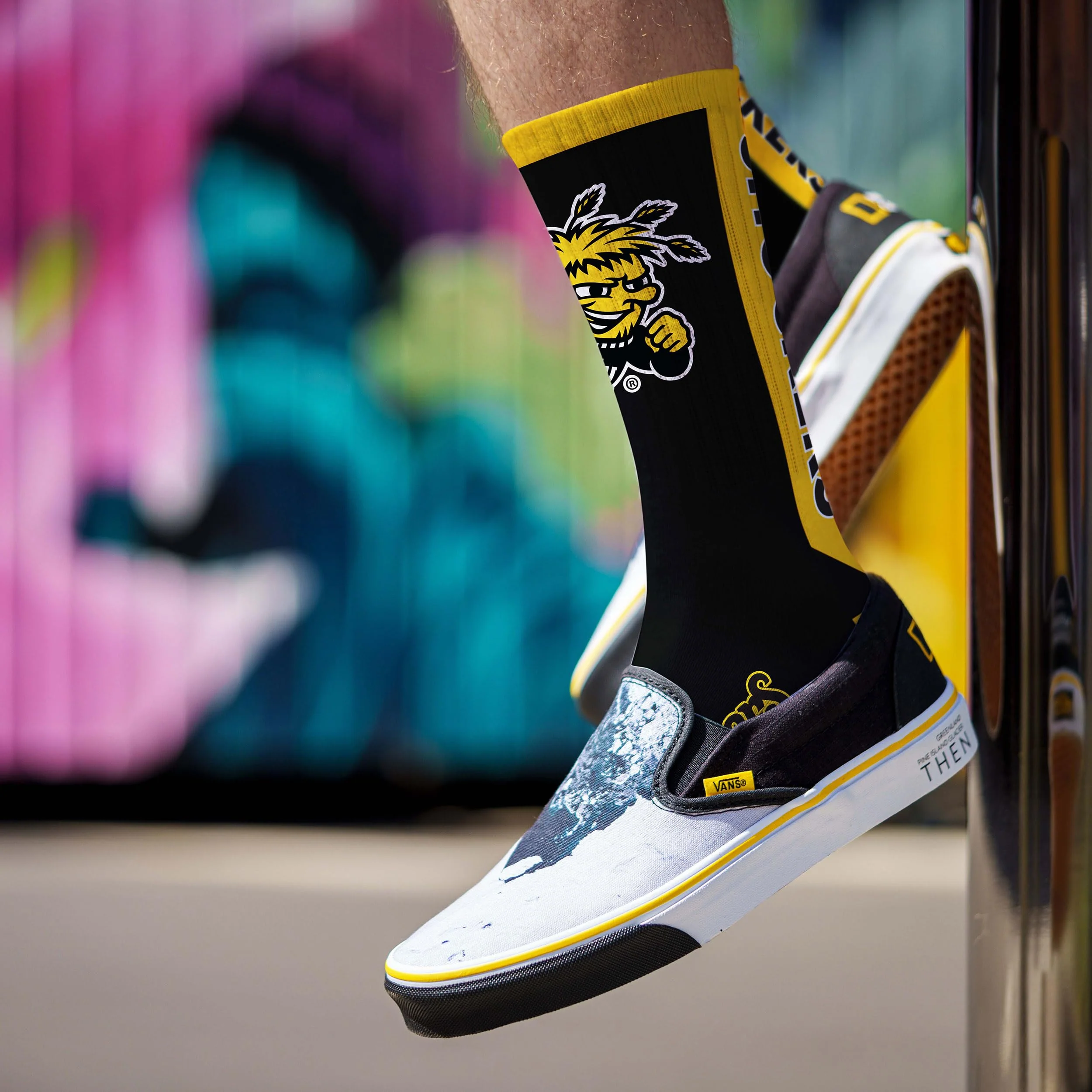 For Bare Feet NCAA WICHITA STATE SHOCKERS MVP Crew Sock Team Color Large - Image 3