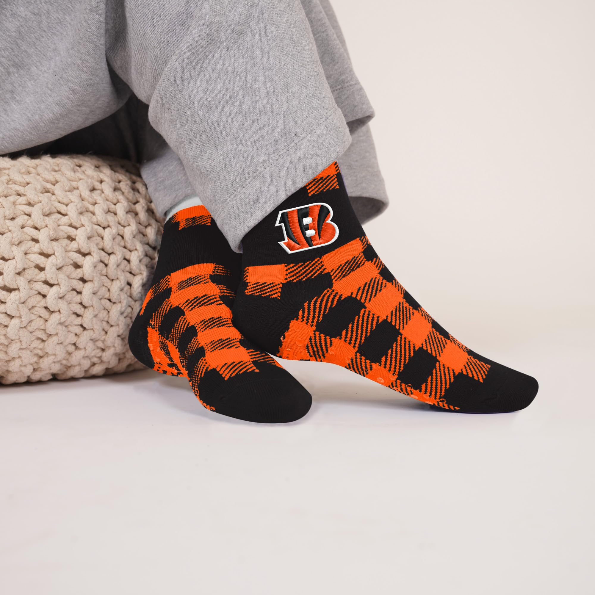 For Bare Feet NFL CINCINNATI BENGALS Cozy Buff Plush Cabin Sock Team Color OSFM - Image 2