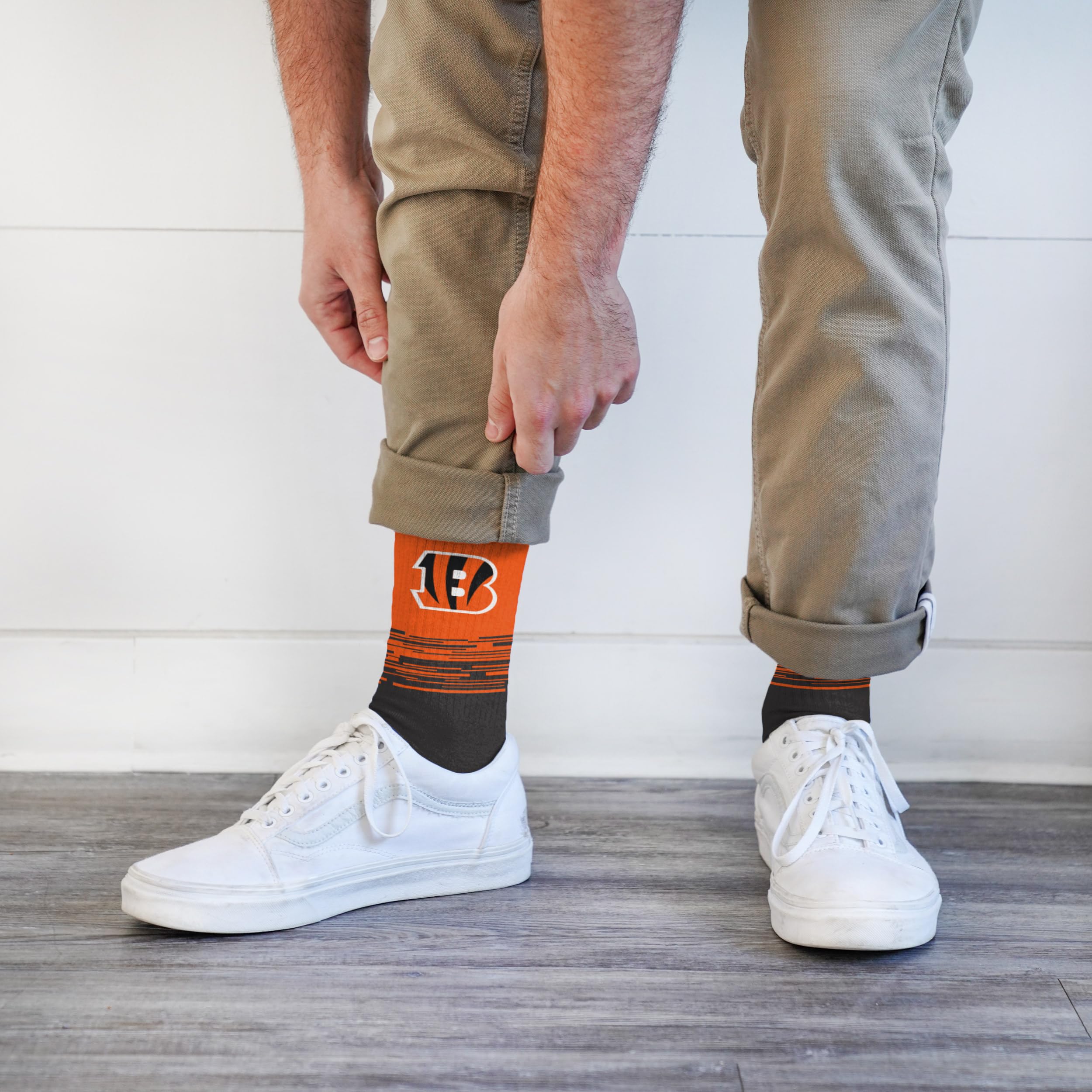 For Bare Feet NFL CINCINNATI BENGALS Elevate Premium Dress Crew Sock Team Color Large - Image 3