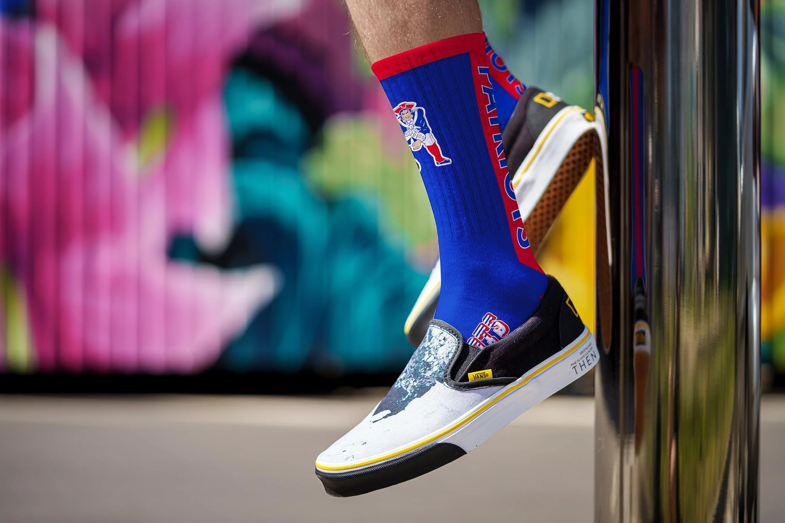 For Bare Feet NFL Classic NEW ENGLAND PATRIOTS MVP Crew Sock Team Color Large - Image 3