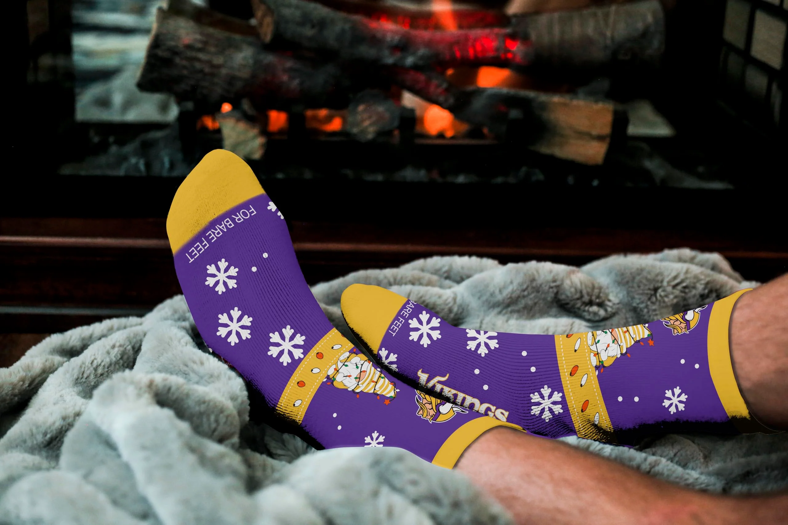 For Bare Feet NFL MINNESOTA VIKINGS Holiday Sweater Gnome Team Colors Large - Image 3