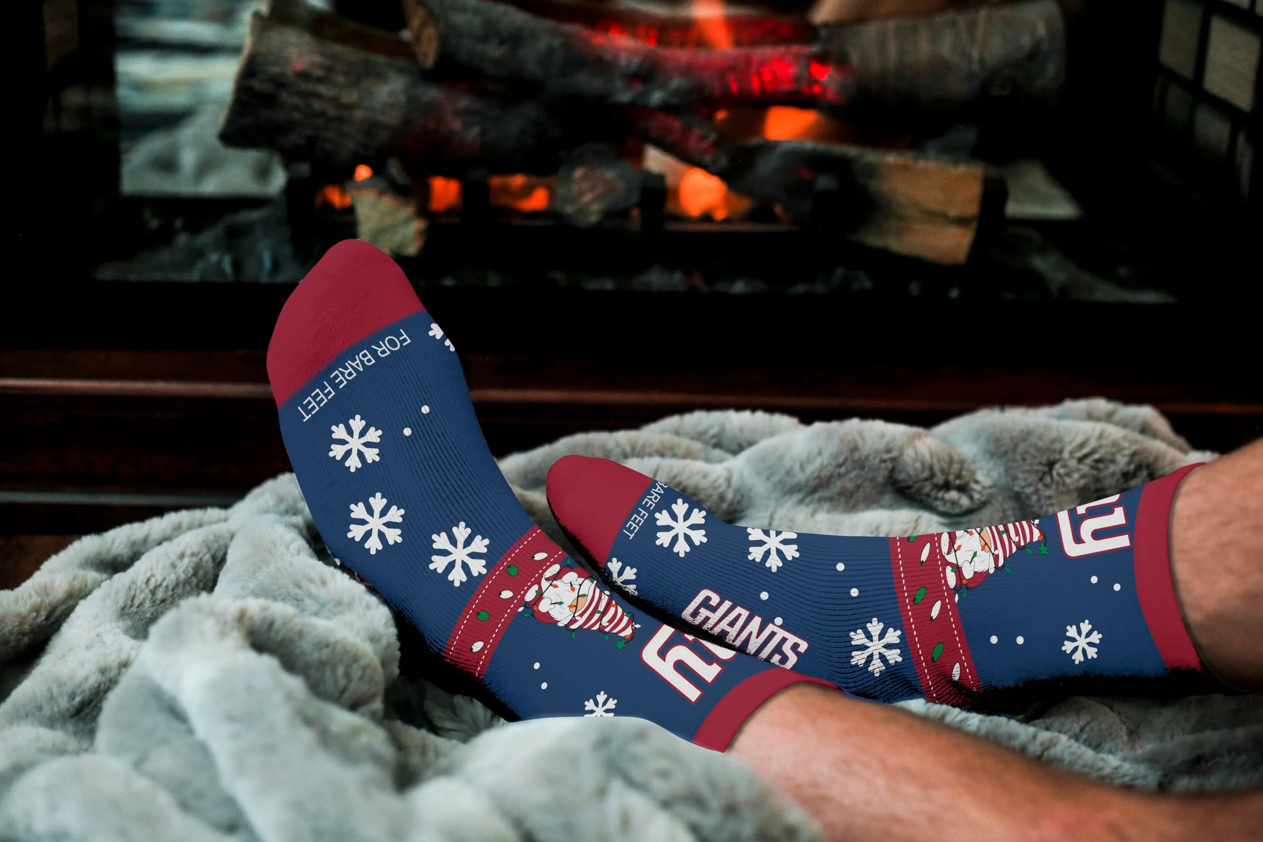 For Bare Feet NFL NEW YORK GIANTS Holiday Sweater Gnome Team Colors Large - Image 3