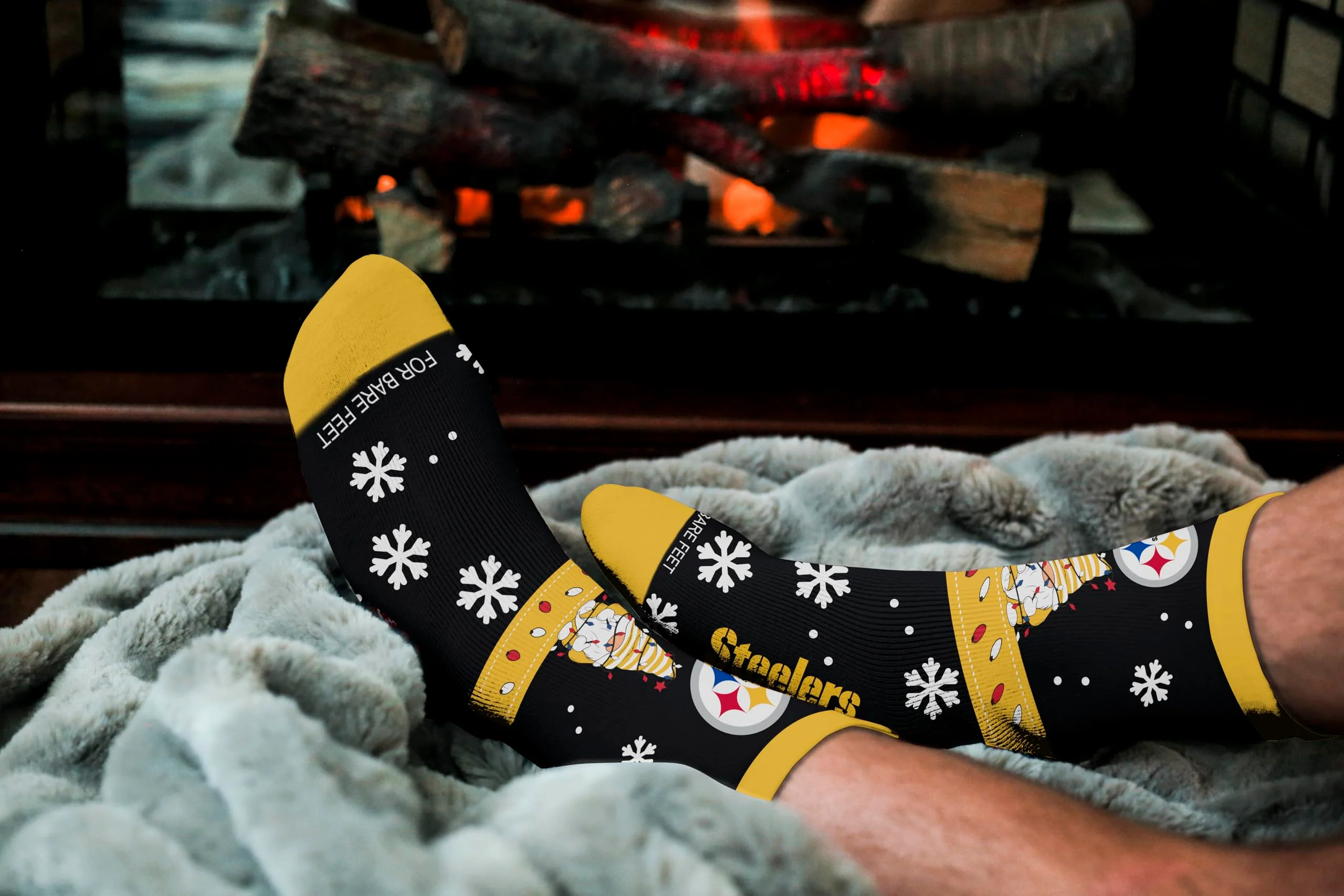 For Bare Feet NFL PITTSBURGH STEELERS Holiday Sweater Gnome Team Colors Large - Image 3