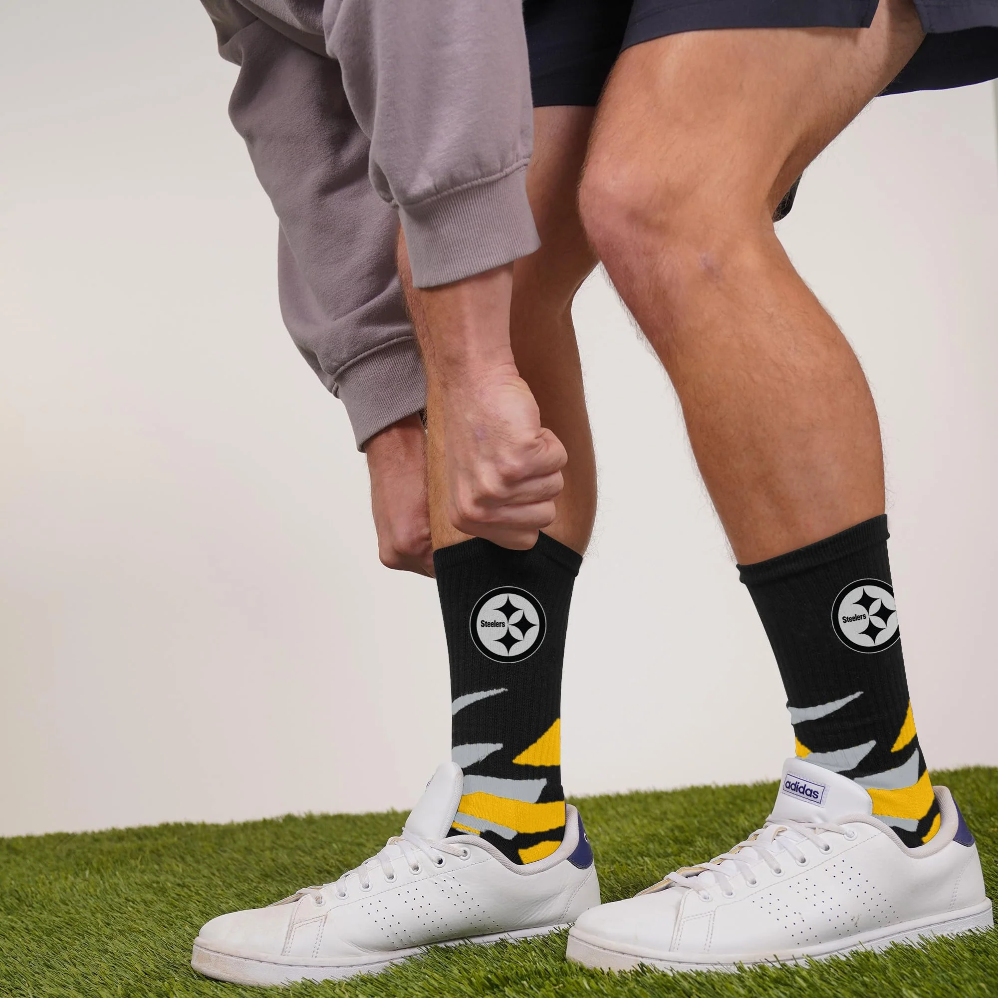 For Bare Feet NFL PITTSBURGH STEELERS Shattered Camo Crew Sock Team Color Large - Image 3