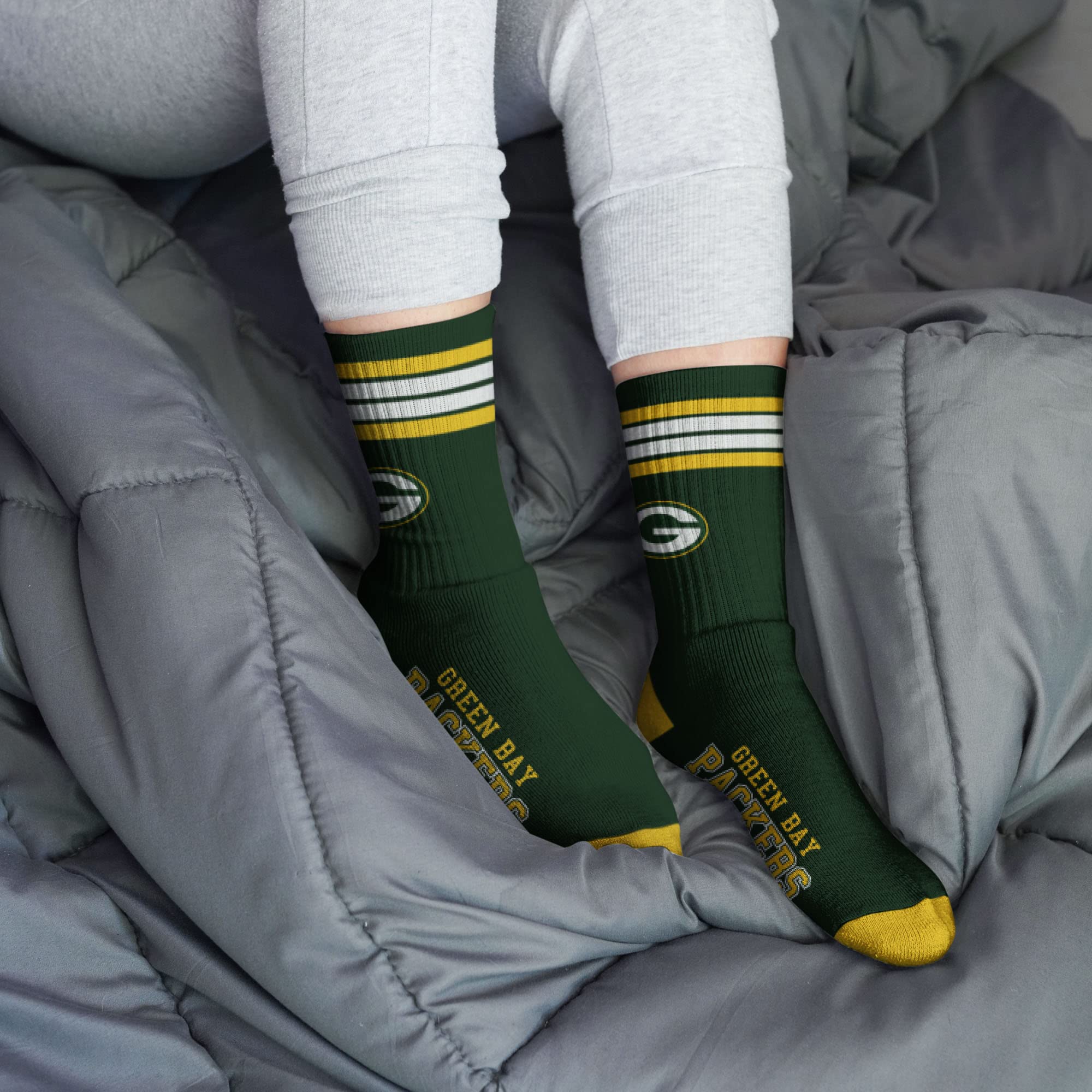For Bare Feet NFL Youth 4 Stripe Deuce Crew Sock, Green Bay Packers, One Size - Image 2