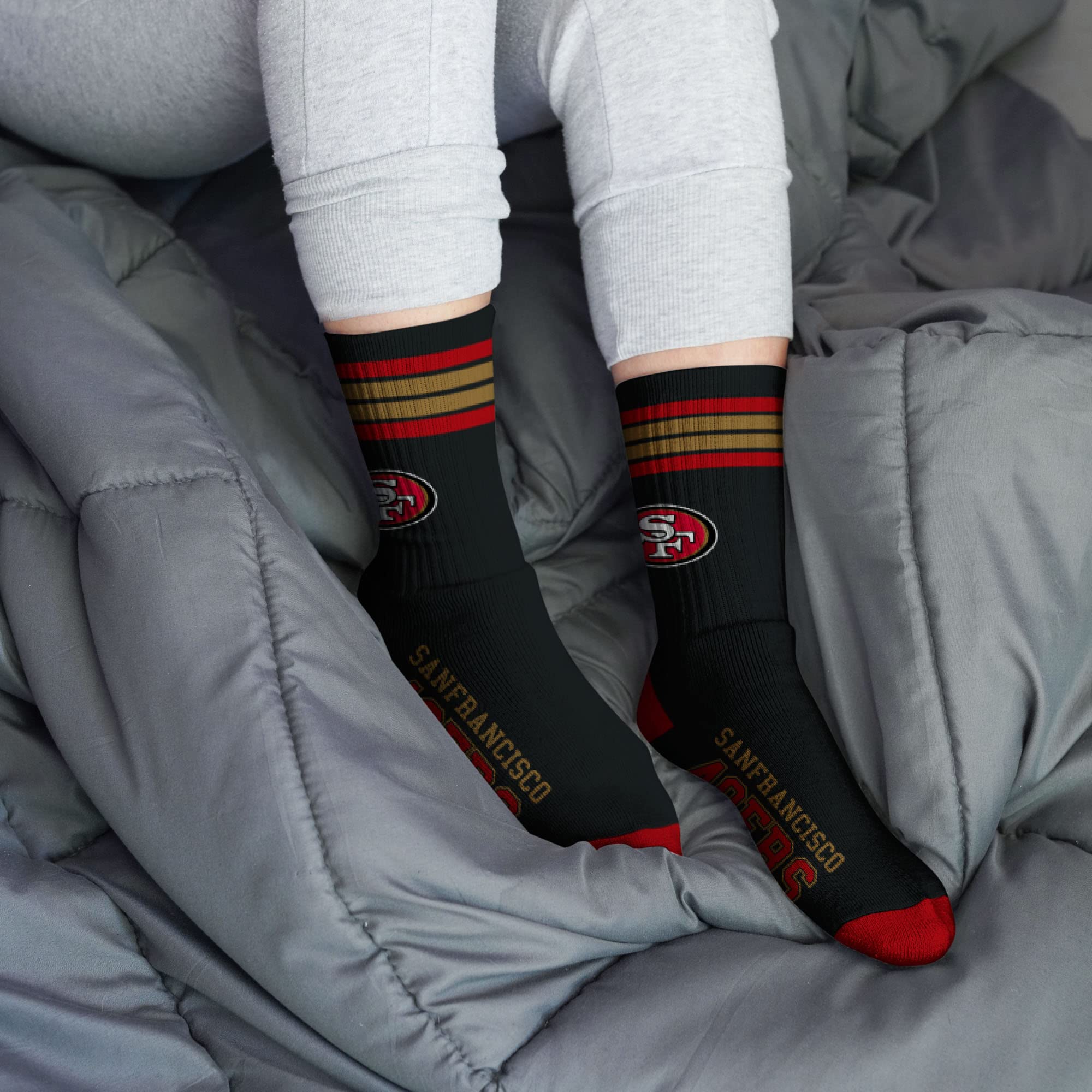 For Bare Feet NFL Youth 4 Stripe Deuce Crew Sock, San Francisco 49ers, One Size - Image 2