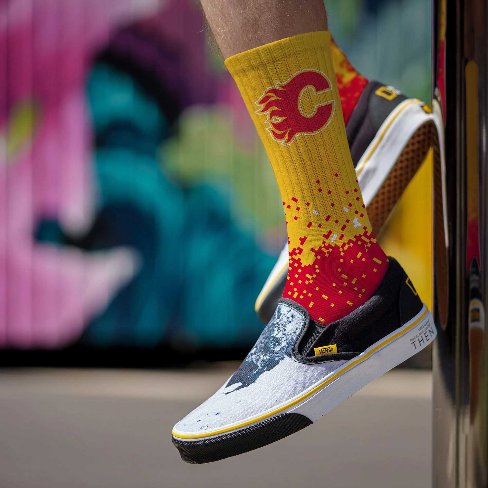 For Bare Feet NHL CALGARY FLAMES Spray Zone Crew Sock Team Color Large - Image 4