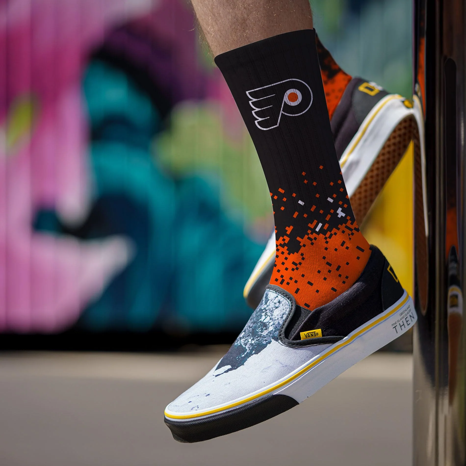 For Bare Feet NHL PHILADELPHIA FLYERS Spray Zone Crew Sock Team Color Large - Image 4