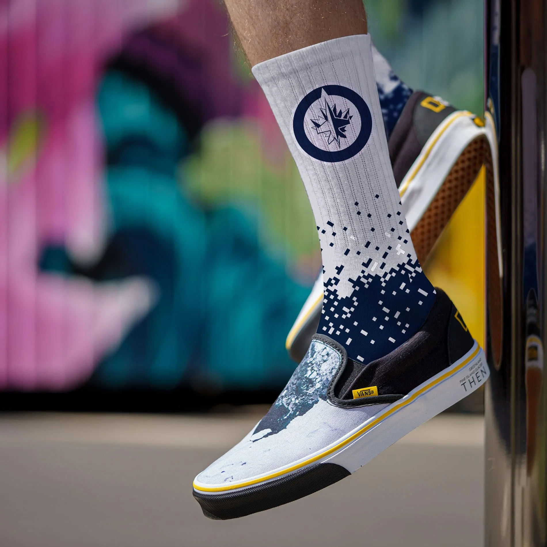 For Bare Feet NHL WINNIPEG JETS Spray Zone Crew Sock Team Color Large - Image 3