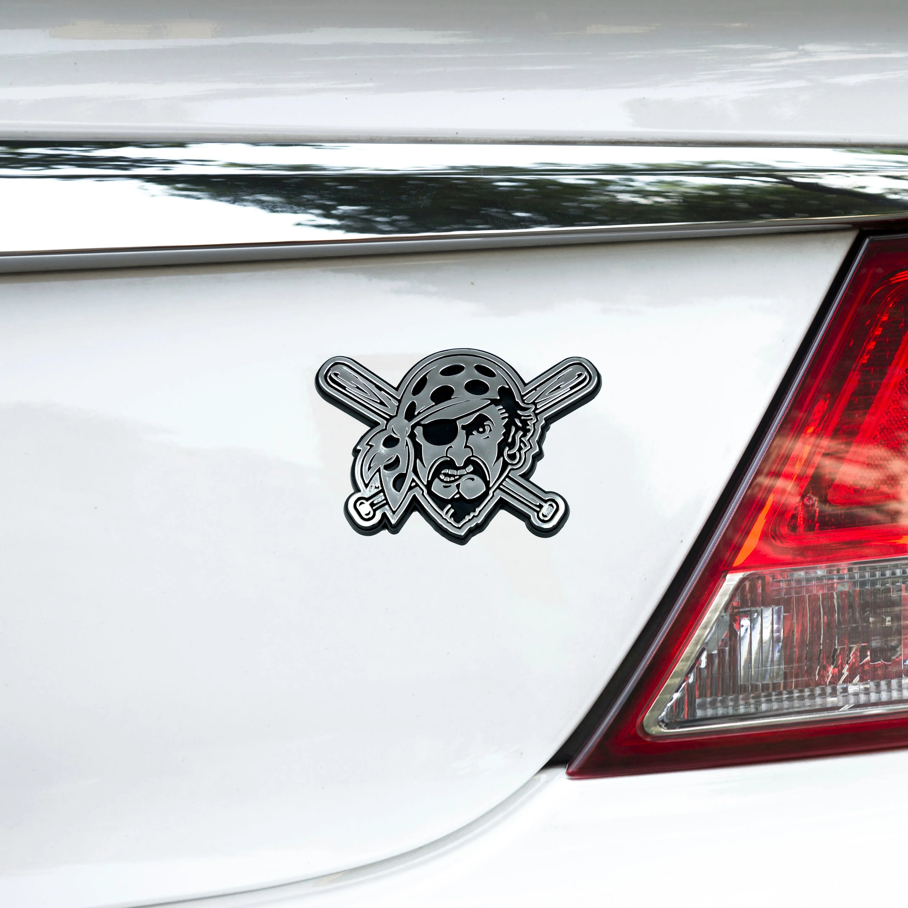 MLB - Pittsburgh Pirates Plastic Chrome Emblem - Image 2