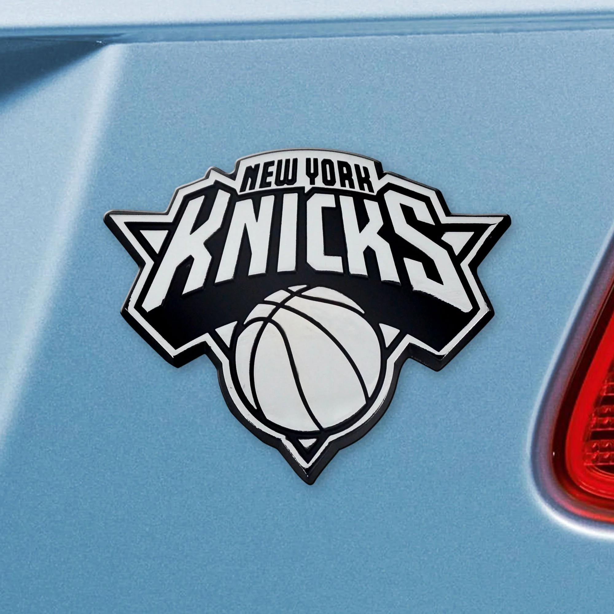 NBA - New York Knicks Chrome Emblem - Image 2