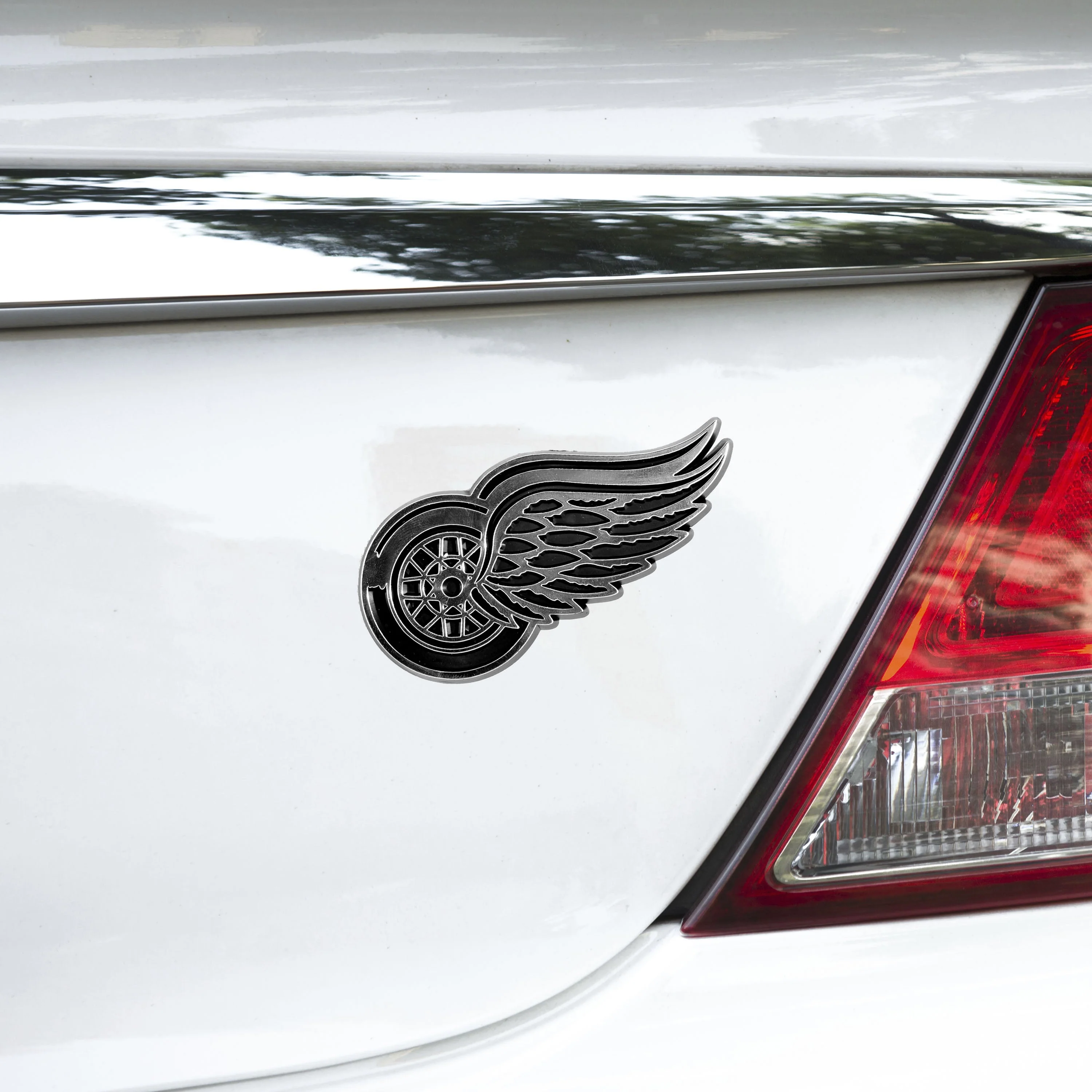 NHL - Detroit Red Wings Plastic Chrome Emblem - Image 2