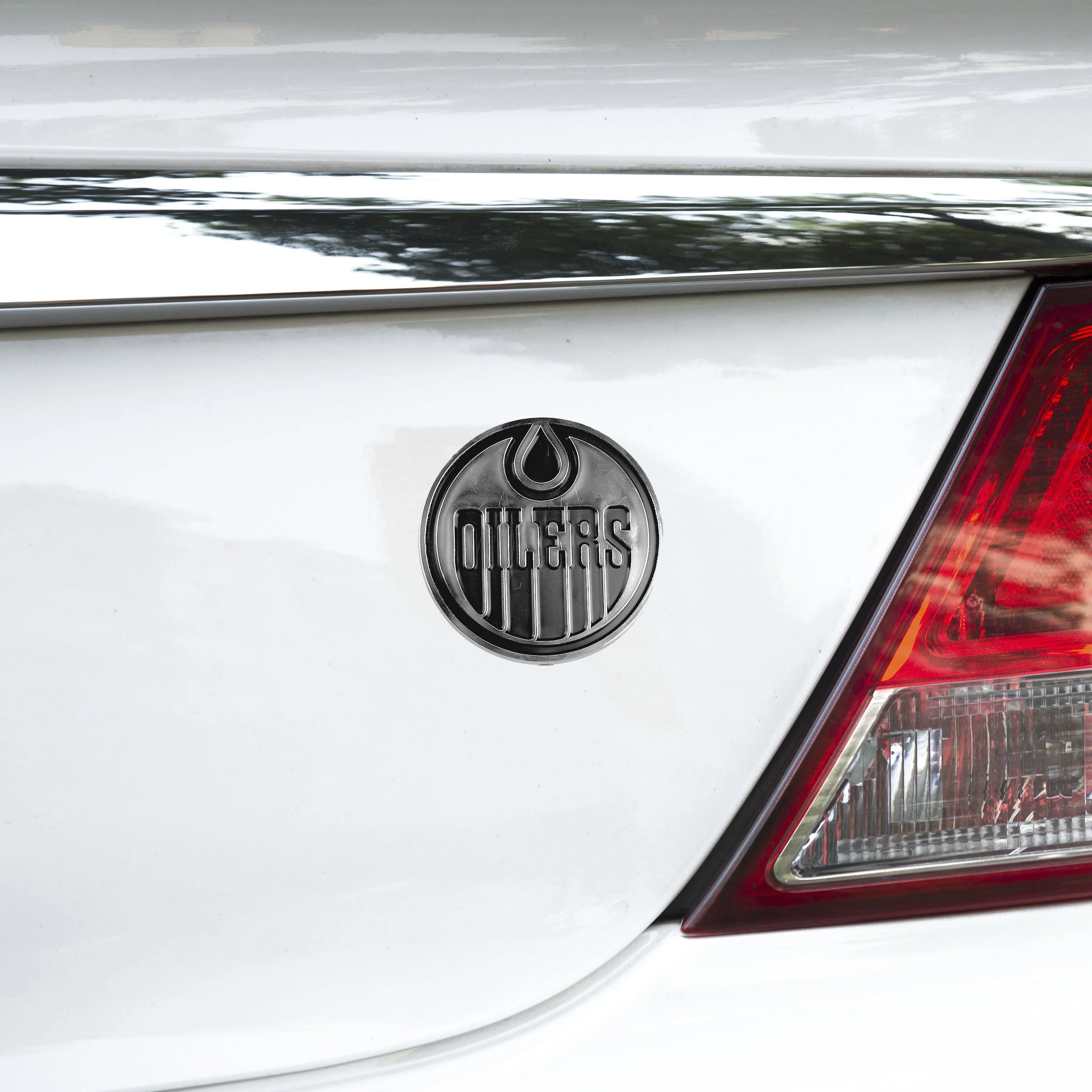 NHL - Edmonton Oilers Plastic Chrome Emblem - Image 2