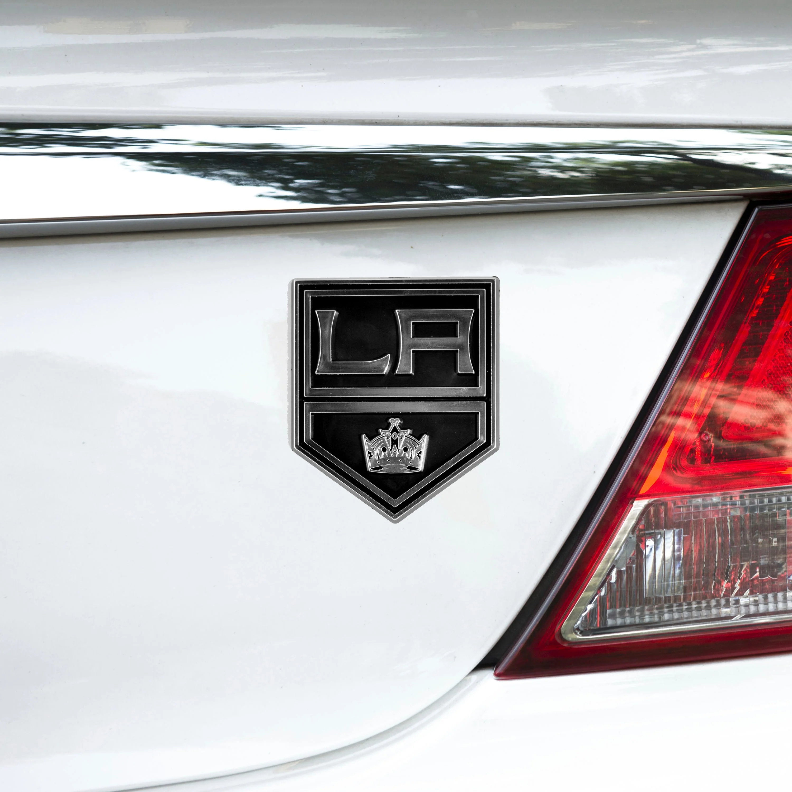 NHL - Los Angeles Kings Plastic Chrome Emblem - Image 2