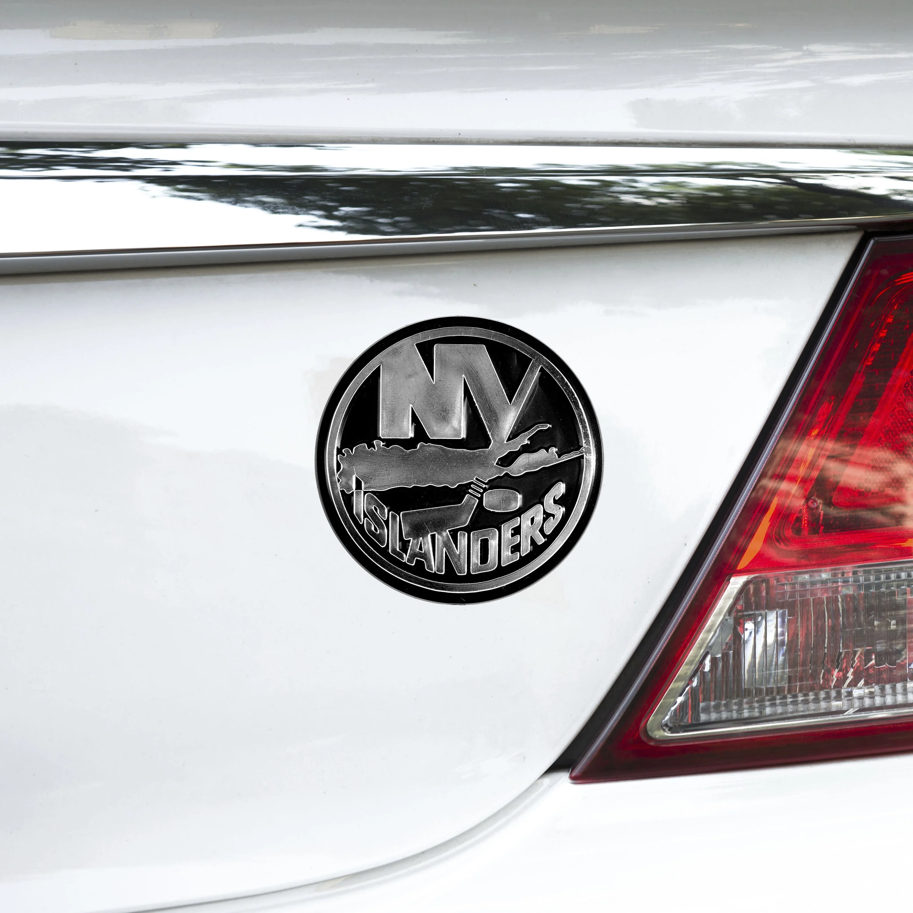 NHL - New York Islanders Plastic Chrome Emblem - Image 2