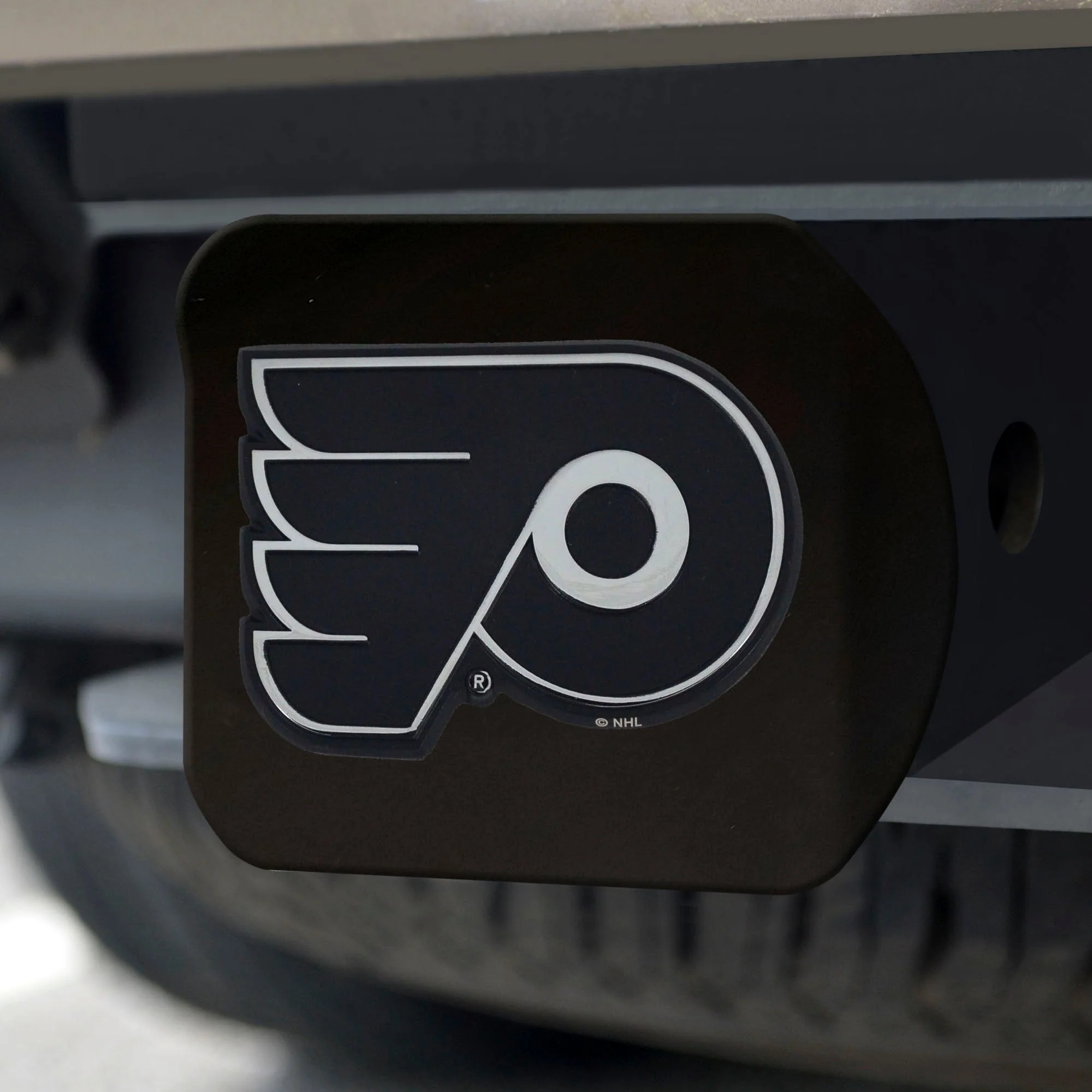 NHL - Philadelphia Flyers Chrome on Black Hitch Cover - Image 2