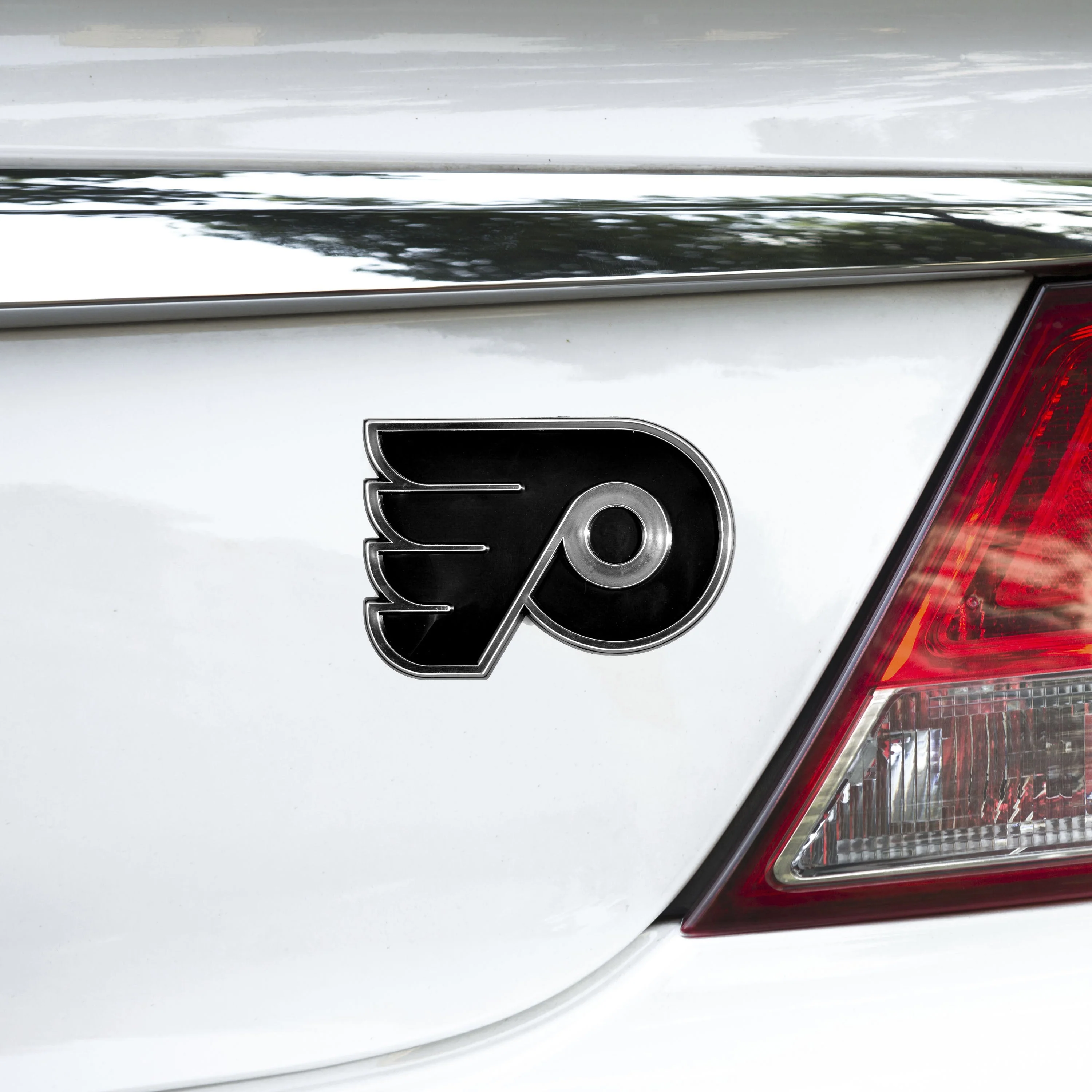 NHL - Philadelphia Flyers Plastic Chrome Emblem - Image 2