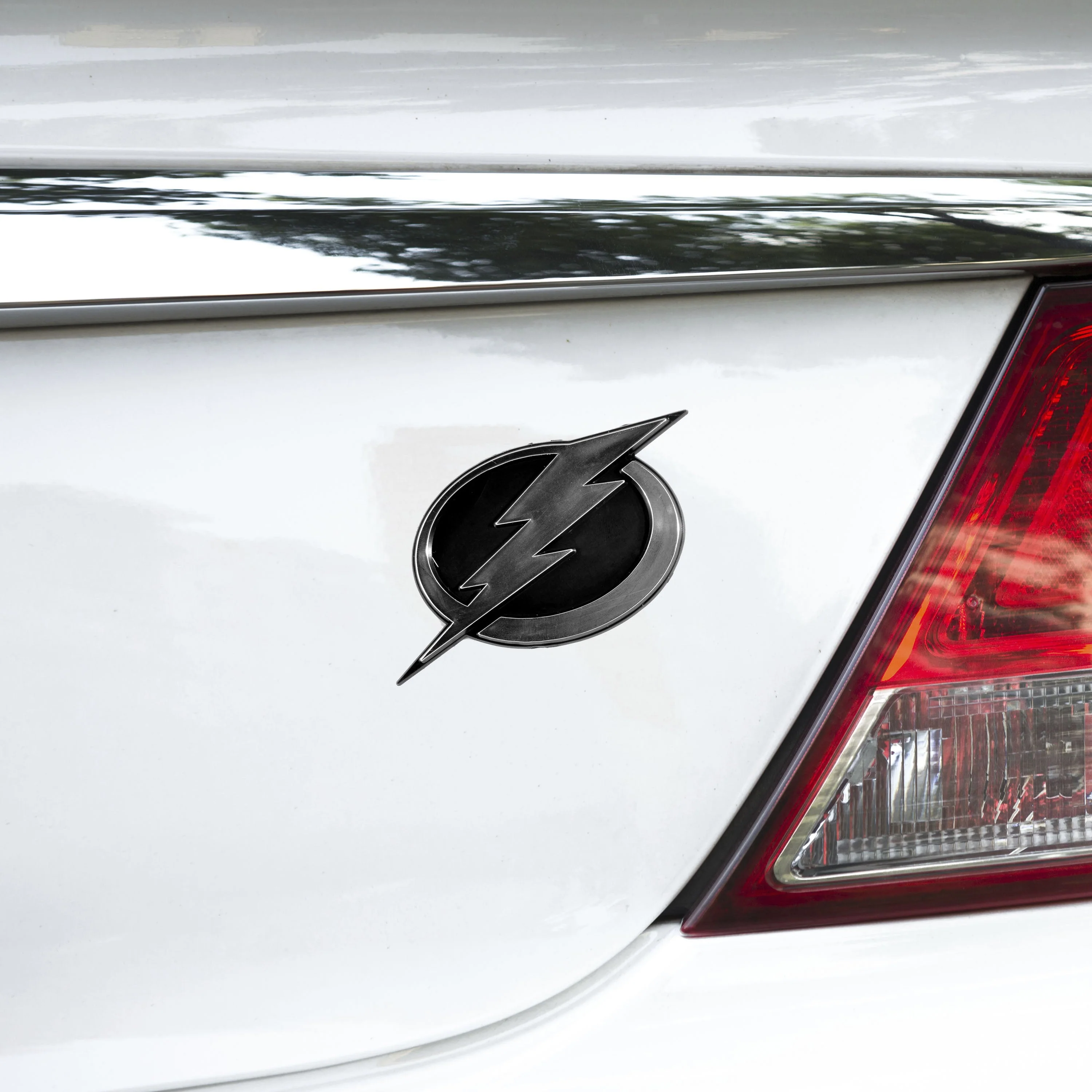 NHL - Tampa Bay Lightning Plastic Chrome Emblem - Image 2