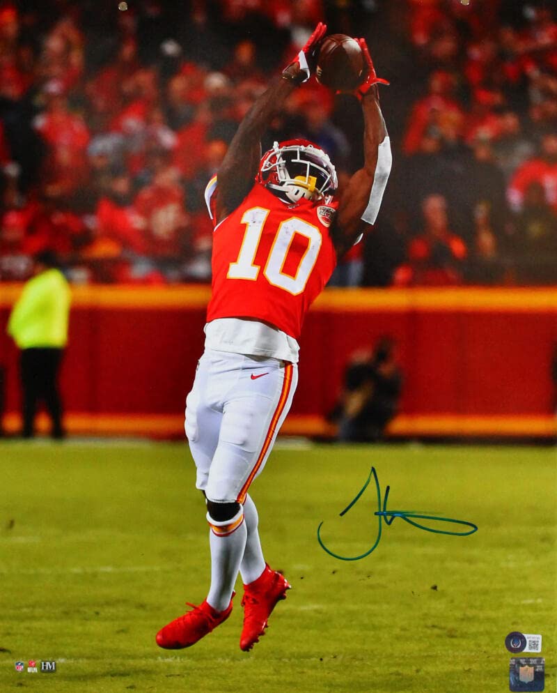 Tyreek Hill Autographed KC Chiefs 16x20 Catch Photo-Beckett W Hologram Blue